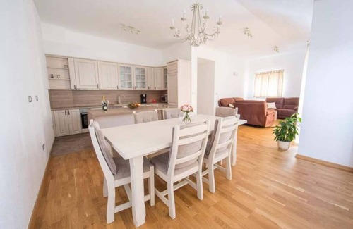 Podstrana Villa | Spacious Villa "La Famiglia" with private heated pool