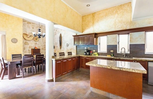 Playacar Zona Hotelera Villa | Spacious villa in Playa del Carmen with WiFi, AC, Parking, Private Pool