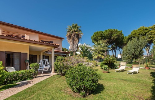 Sarroch Villa | Spacious Villa Ro with Sea View, Mountain View, Wi-Fi, Balcony