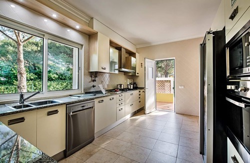 Altura Villa | Spacious villa with pool in Praia Verde walking distance to beach with free wifi