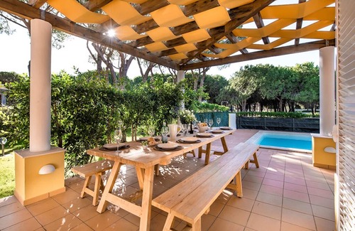 Altura Villa | Spacious villa with pool in Praia Verde walking distance to beach with free wifi