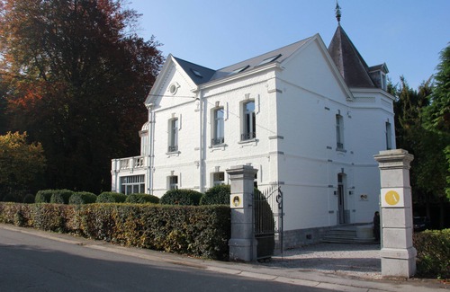 Chimay Villa | Spacious villa with 6 beautifully decorated bedrooms set in 80 acres of parkland