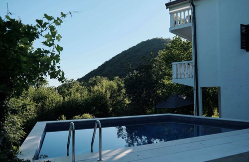 Lapcici Villa | Spacious villa with a fantastic view and a swimming pool