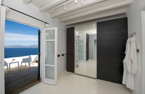 Agios Ioannis Villa | Spacious villa with extra beds to accommodate up to 13 persons and private pool