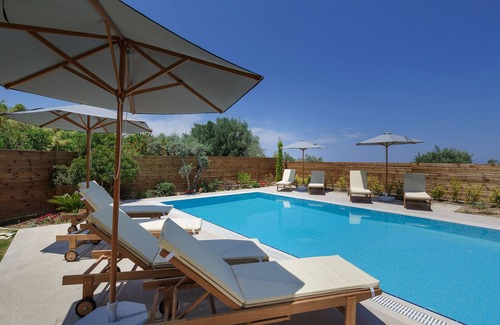 Xiro Chorio Villa | Spacious Villa With Full Privacy Next to the City & the Sandy Beach of Rethymno!