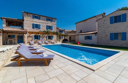 Bokordici Villa | Spacious Villa, with private pool in a peaceful village away from city crowds!
