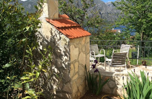 Prcanj Villa | Spacious villa with lovely views over the Bay Of Kotor