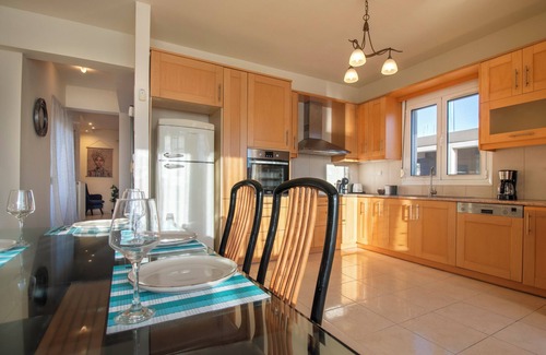 Vathianos Kampos Villa | Spacious Villa with Private Pool & Jacuzzi. Sea View near to the Beach.