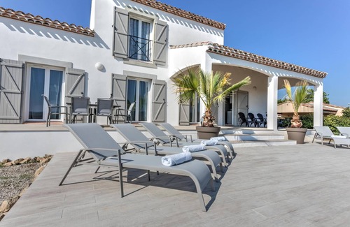 Aigne Villa | Spacious villa with pool and panoramic views