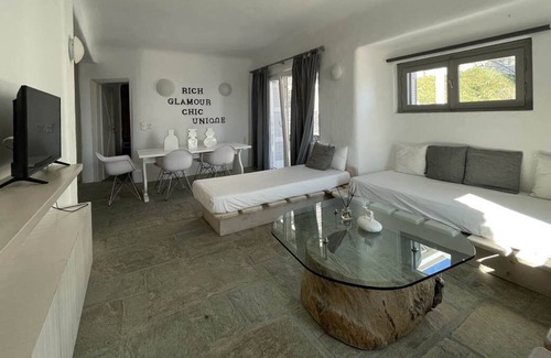 Paradise Villa | Spacious Villa with Private Pool & Shared infinity pool, Sea view, Gym, Pool-bar