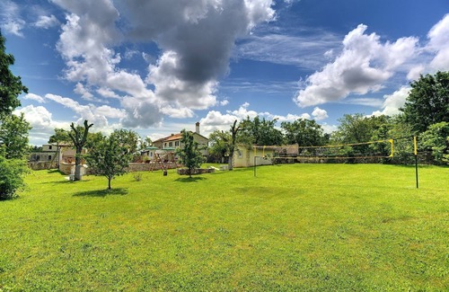 Rojnici House | Spacious villa with private pool, volleyball court and barbecue area
