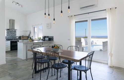 Aljezur House | Spacious villa with sea views and pool