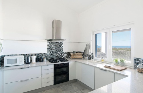 Aljezur House | Spacious villa with sea views and pool