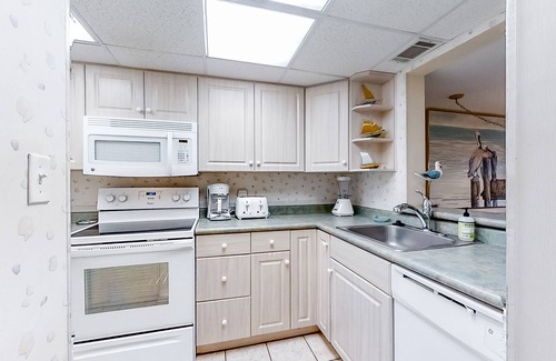 Folly Field Condo | Spacious Villa with Shared Pool, Hot tub & Lagoon Views - Walk to Beach