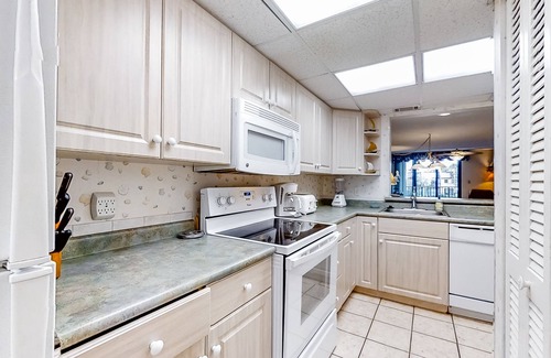 Folly Field Condo | Spacious Villa with Shared Pool, Hot tub & Lagoon Views - Walk to Beach