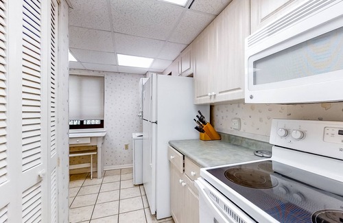 Folly Field Condo | Spacious Villa with Shared Pool, Hot tub & Lagoon Views - Walk to Beach
