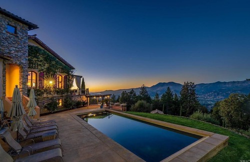 Napa County House | Spacious vineyard estate in Napa Valley with home, guest home, pool, pano views