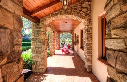 Napa County House | Spacious vineyard estate in Napa Valley with home, guest home, pool, pano views