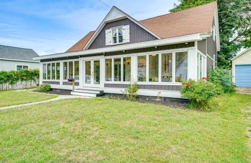 Manistee House | Spacious Vintage Gem with Sunroom in Manistee!