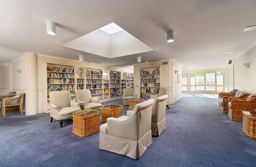 Wahroonga Apartment | Spacious Wahroonga 2 Bedroom Apartment