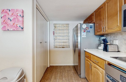 South Padre Island Condo | Spacious, waterfront condo with on-site pool, hot tub, & tennis
