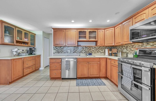 Cedar Lake House | Spacious water-facing 5-bedroom loft with backyard access to Cedar Lake