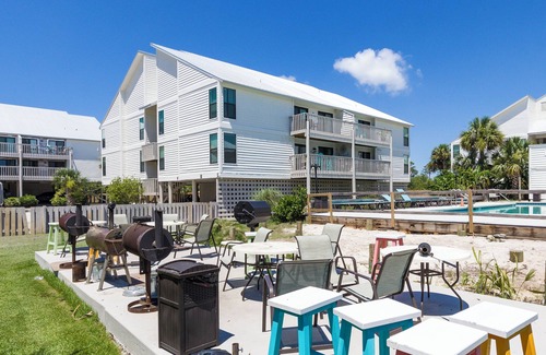 Orange Beach Condo | Spacious Waterfront Condo | Cotton Bayou 3E | Outdoor Pool | My Beach Getaways