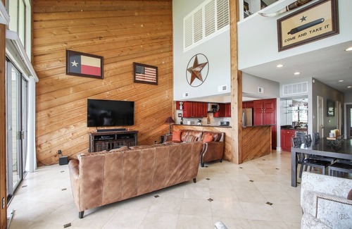 April Sound Condo | Spacious Waterfront Condo on Lake Conroe