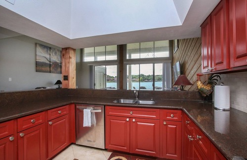 April Sound Condo | Spacious Waterfront Condo on Lake Conroe