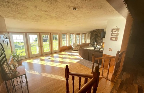Brier Hill House | Spacious Waterfront Cottage on Black Lake fits up to 10