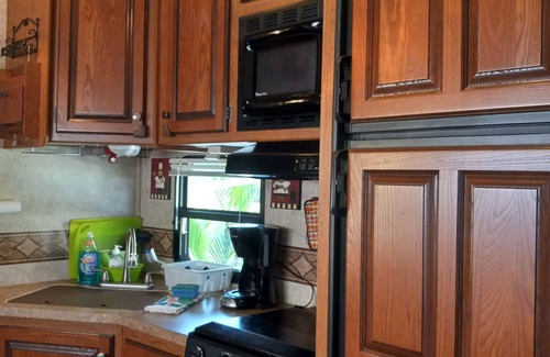 Bayshore Gardens House | Spacious Waterfront Luxury 1 Bdrm RV w/Pool-Spa-Near IMG-SCF