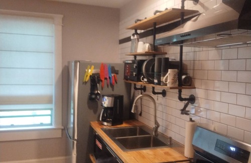 West End House | Spacious West End Atlanta studio with chefs kitchen, exotic bath, porch and WiFi