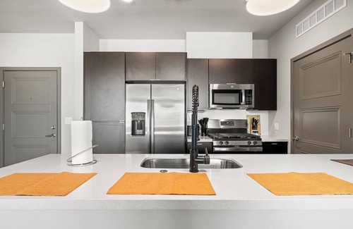 Glendale Sports and Entertainment District Apartment | Spacious Westgate CozySuites by stadium w/pool 2