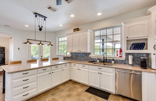 Wills Point Villa | Spacious Wills Point Retreat w/Pool & Pond!