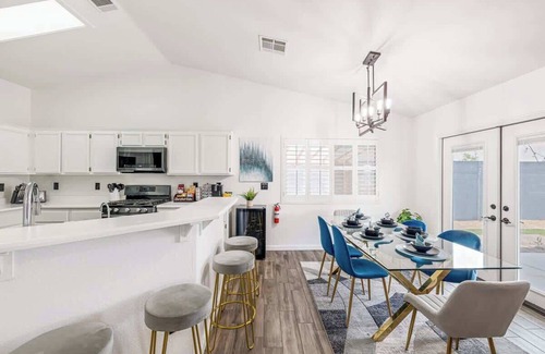North Las Vegas House | Spacious Yard+Pool Table at 5BR Modern Getaway