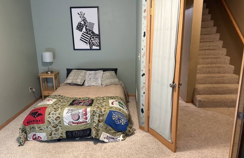 Baxter House | Spaciously Convenient House