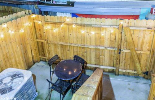 North Philadelphia East Apartment | Spacy 4br4ba-patio-cribwd,pingpong,sleeps12