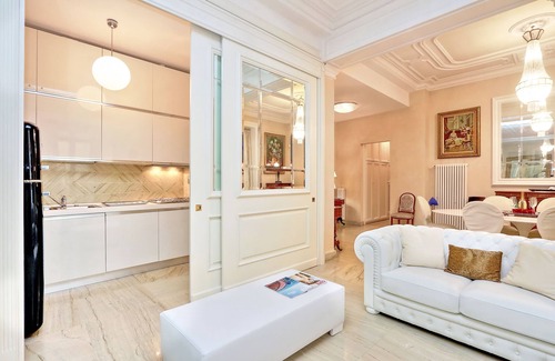 Rione III Colonna Apartment | Spanish Steps Luxury House, your home far from your home
