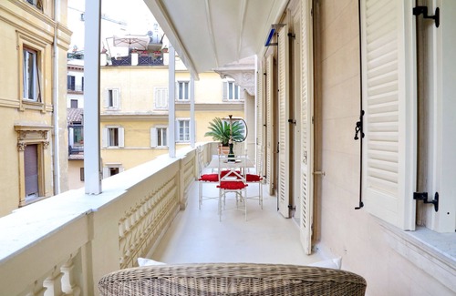 Rione III Colonna Apartment | Spanish Steps Luxury House, your home far from your home