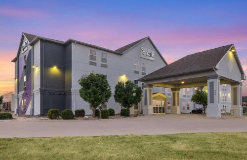 Minot Hotel | Spark by Hilton Minot