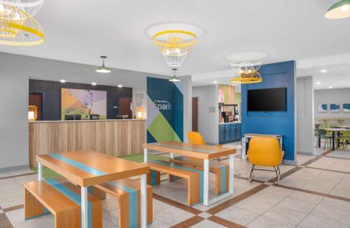 Minot Hotel | Spark by Hilton Minot