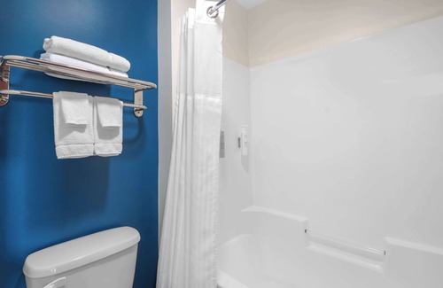 Minot Hotel | Spark by Hilton Minot