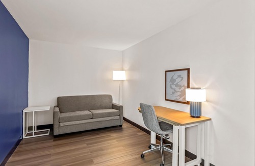 Oak Forest Hotel | Spark by Hilton Oak Forest