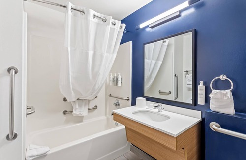 Oak Forest Hotel | Spark by Hilton Oak Forest