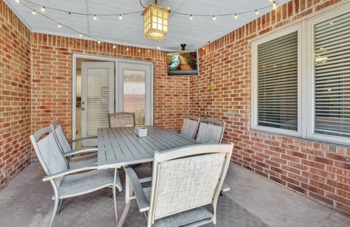 Lubbock House | Spark Getaways: The Shapiro
