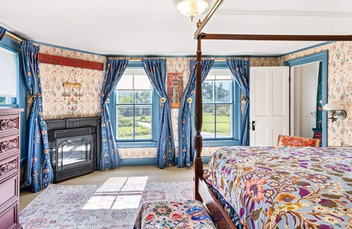 Wallingford Other | Sparkle on the Rocks is a Sanctuary of Comfort and Artistic Inspiration