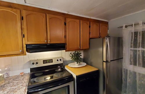 New Victoria House | Sparkling 2 bdrm home a few minutes from beach & lighthouse