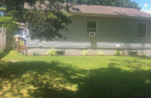 State College House | Sparkling clean bungalow close to campus