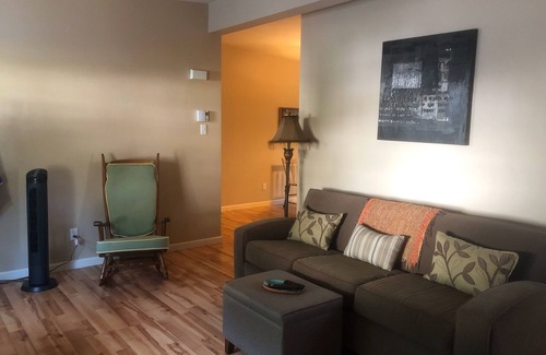 State College House | Sparkling clean bungalow close to campus