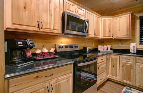 Sevierville Cabin | Sparkling clean handicapped-friendly cabin with theater room in the Smokies!